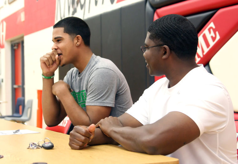Heights Hoopster Signs With Western Texas